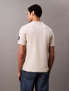 BADGE SLEEVE REGULAR FIT T-SHIRT OATMEAL (PDV)