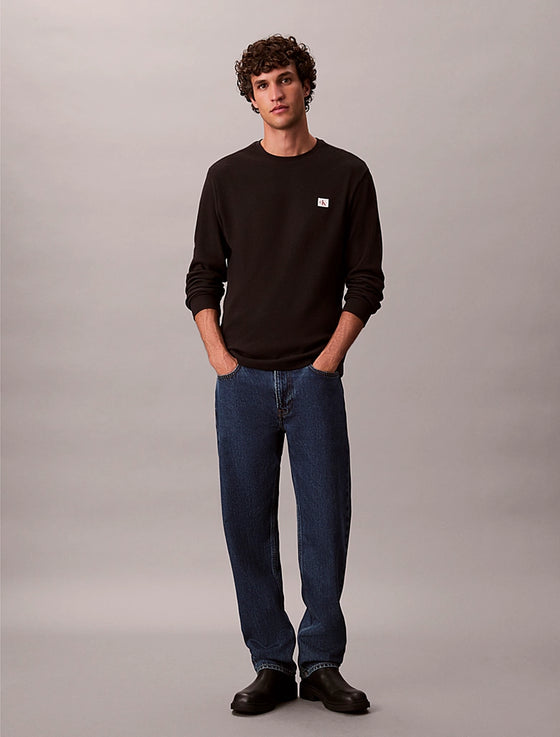 WAFFLE CHEST BADGE LS CREW BLACK (UB1)
