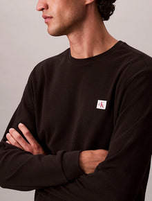  WAFFLE CHEST BADGE LS CREW BLACK (UB1)