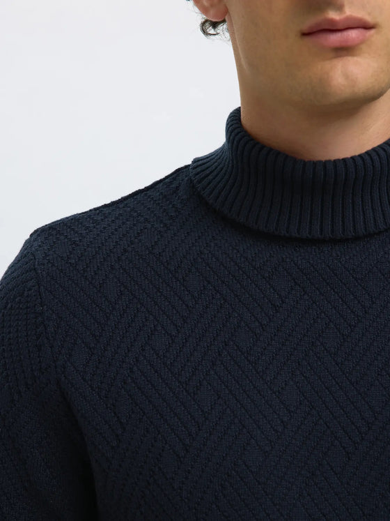 TREVOR ROLLNECK SKY CAPTAIN